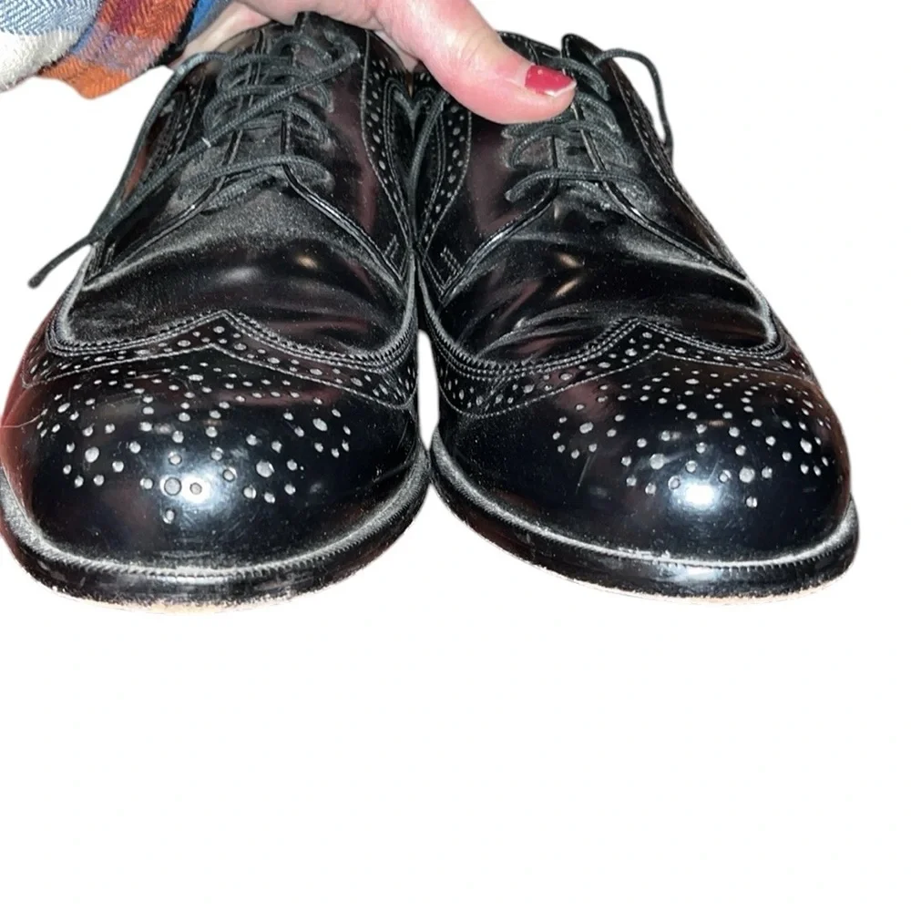 Bostonian Classics Men’s size 10.5 Wide black leather lace up wing tip shoes